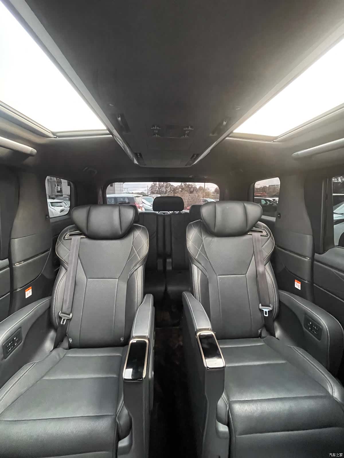 Toyota Vellfire, 2025 9