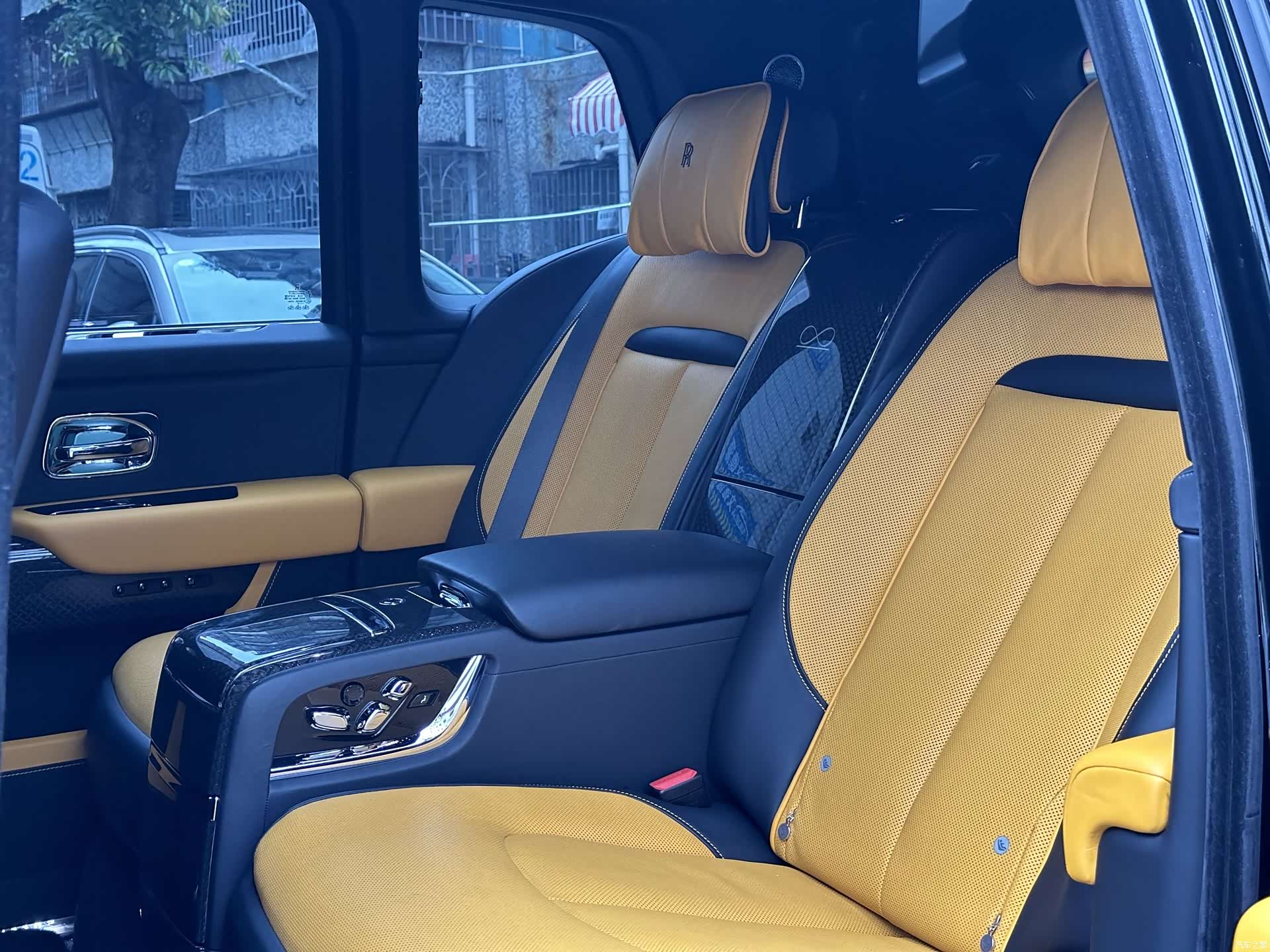 Rolls-Royce Cullinan, 2023 8