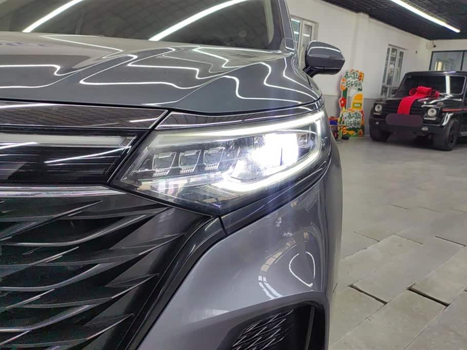 Roewe iMAX8