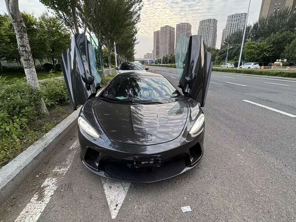 McLaren GT