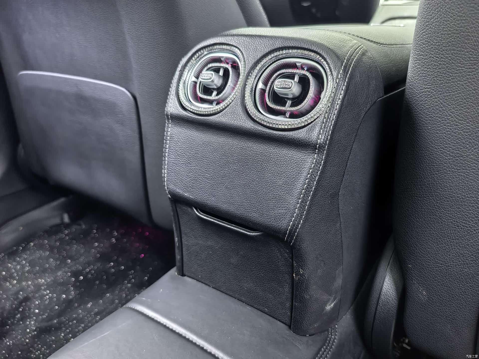 Mercedes-Benz C-Class, 2024 13