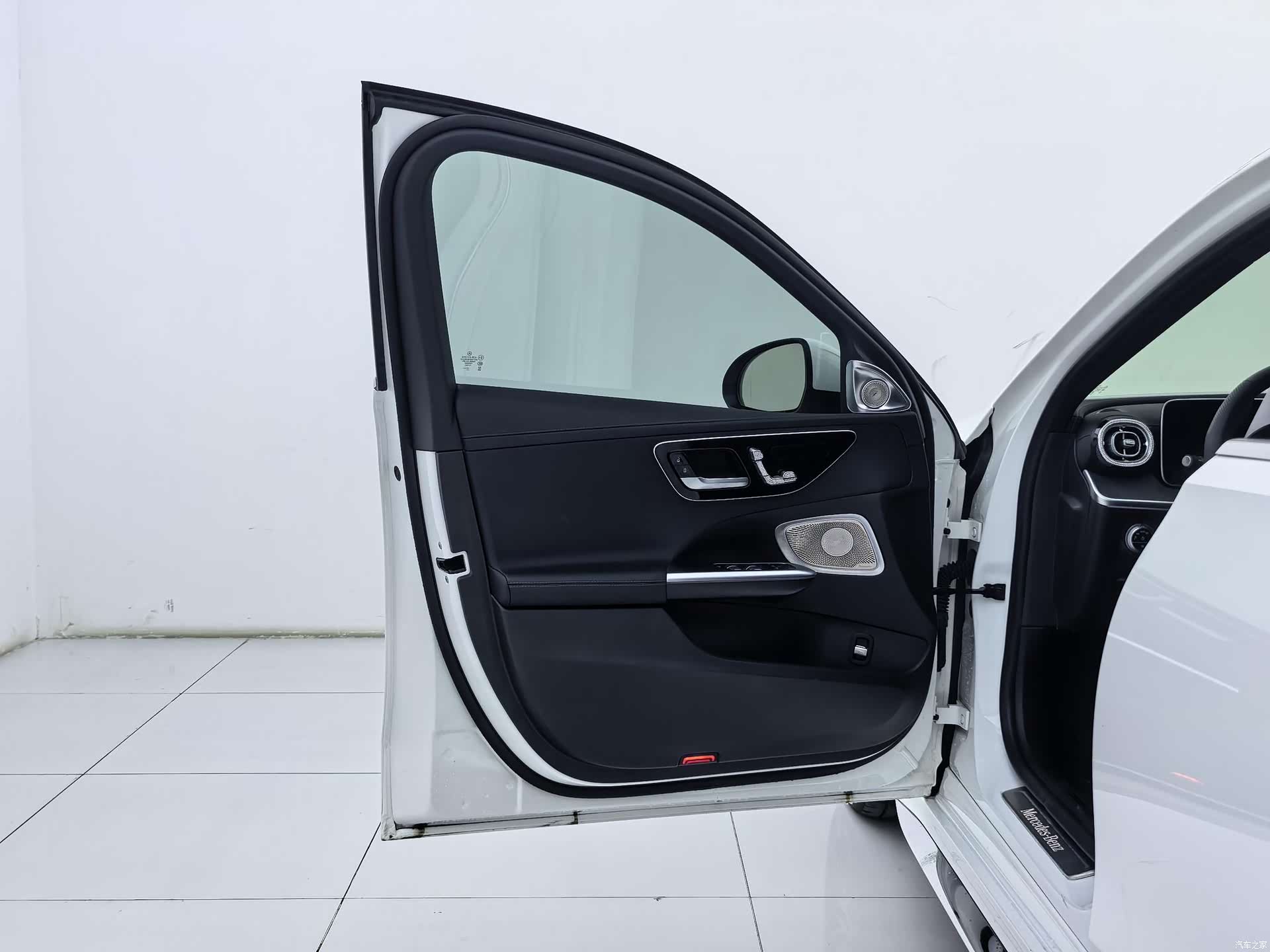 Mercedes-Benz C-Class, 2024 22