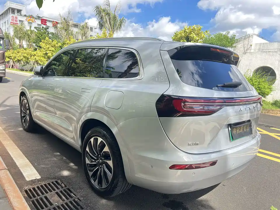 AITO Ask the world M7