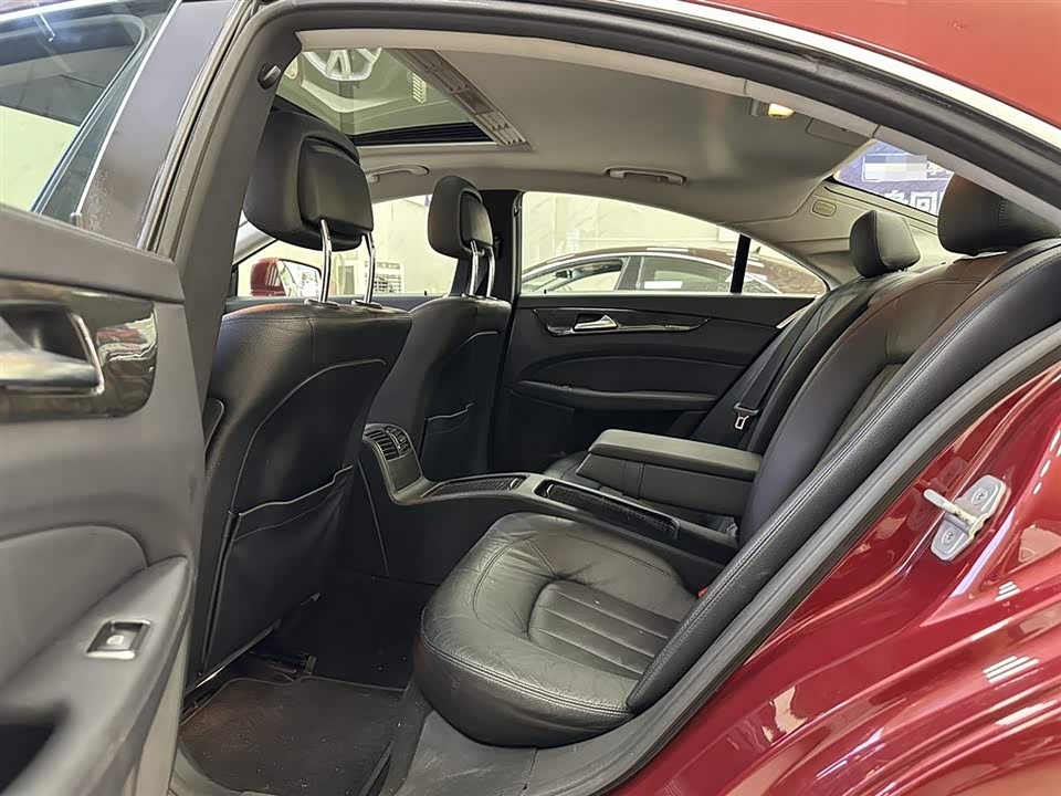 Mercedes-Benz CLS Mercedes-Benz CLS