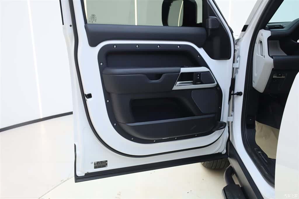 Land Rover Defender, 2024 27