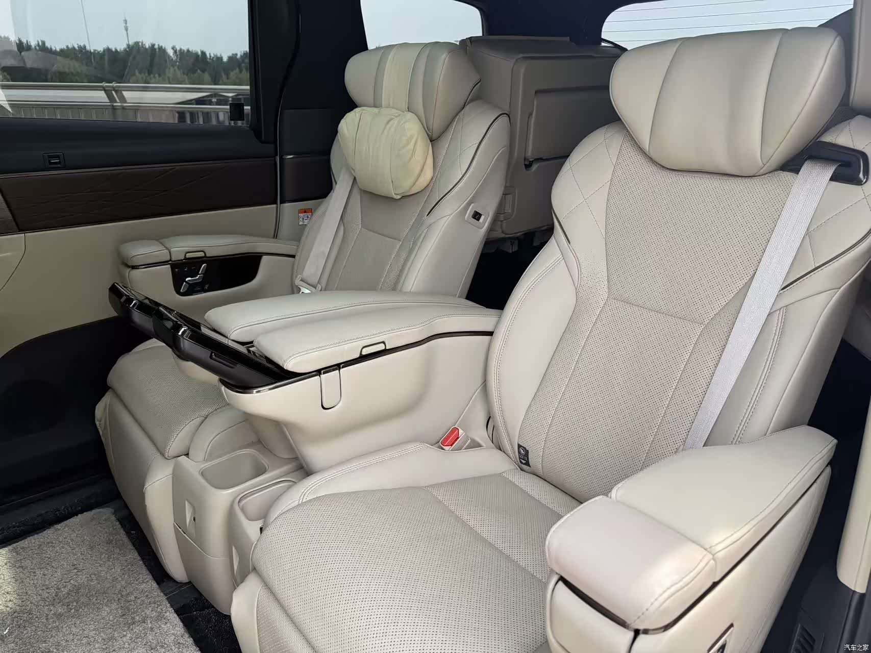 Toyota Vellfire, 2023 10