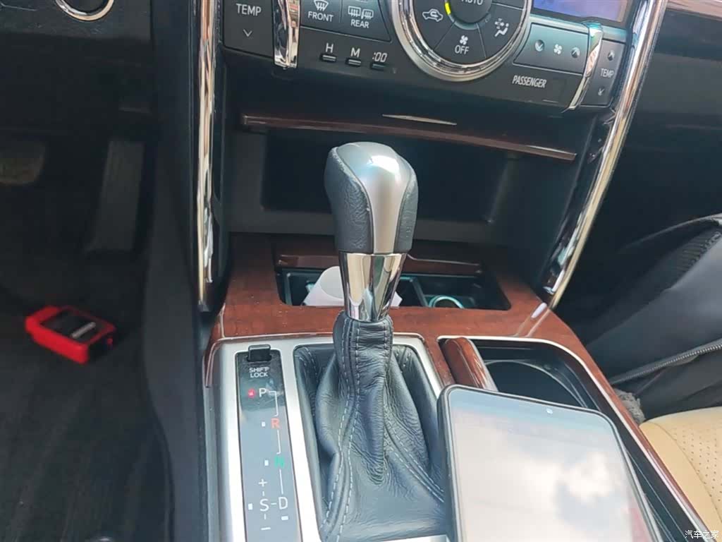 Toyota 2.5V, 2017 14