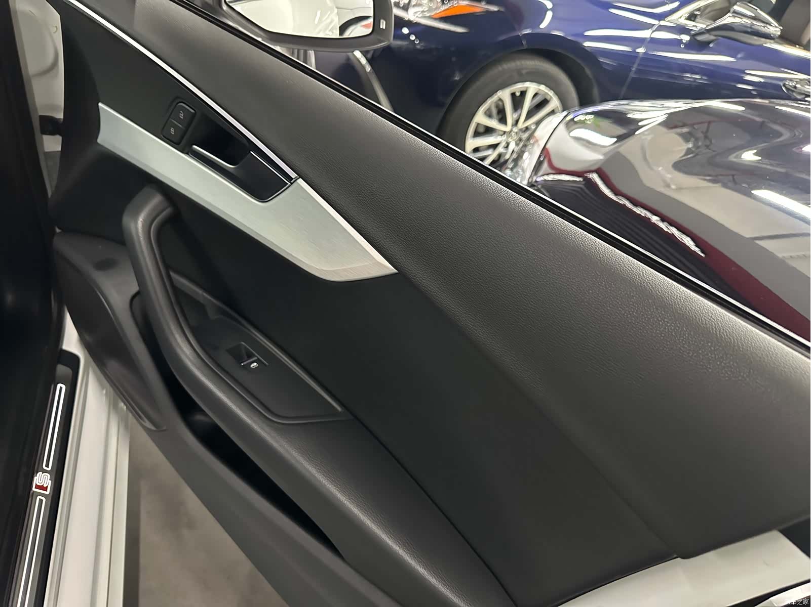 Audi A4L, 2018 все фото