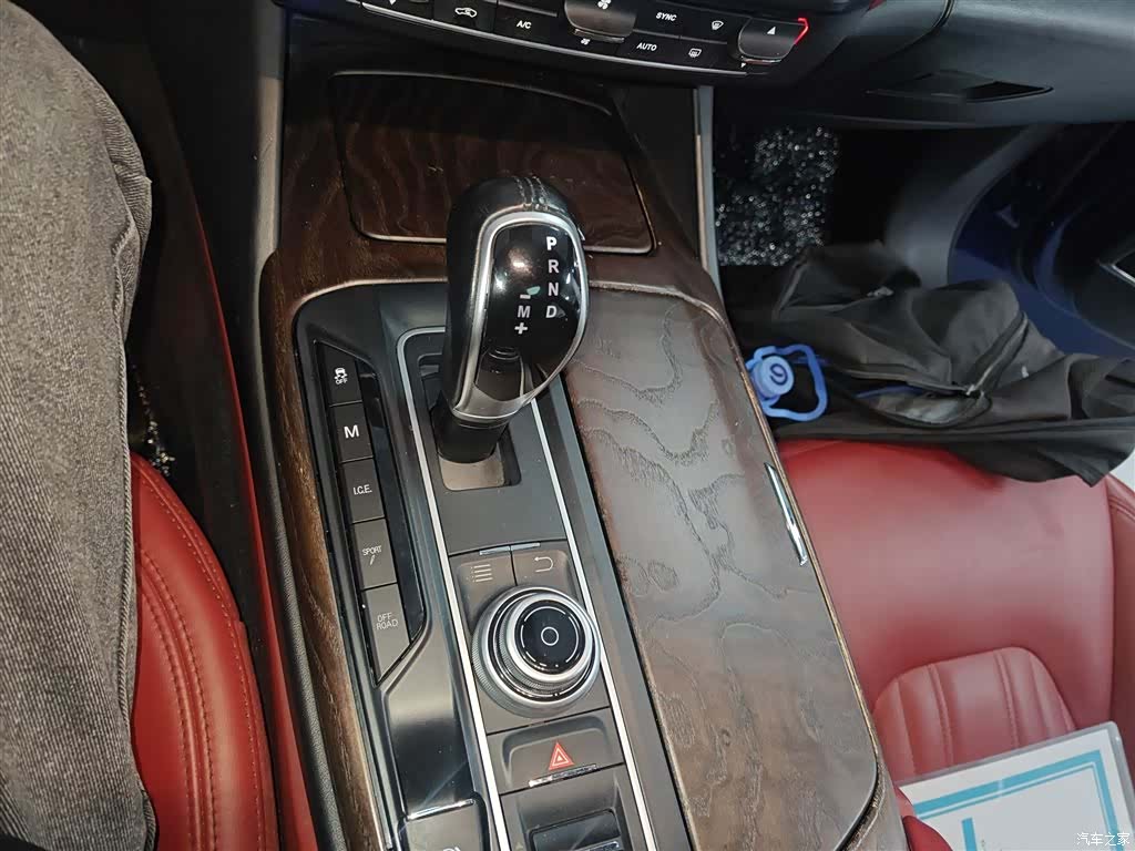 Maserati Levante, 2016 10
