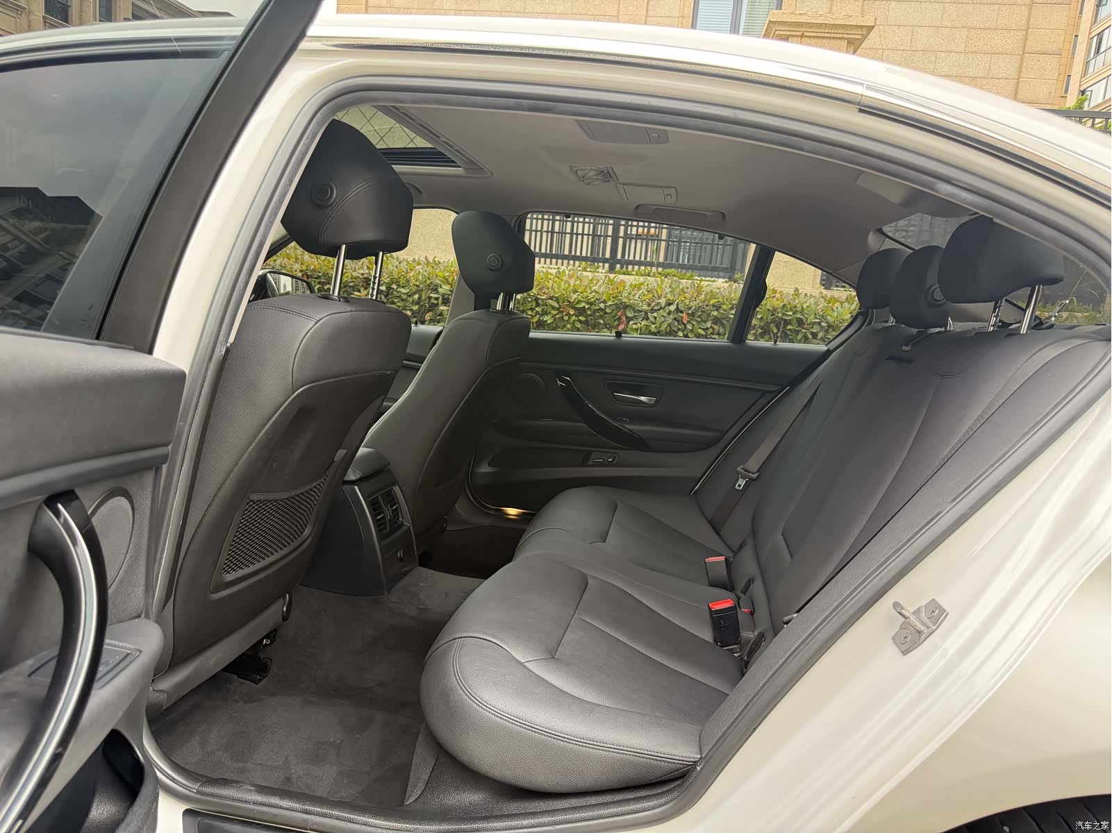 BMW 3 Series, 2017 11