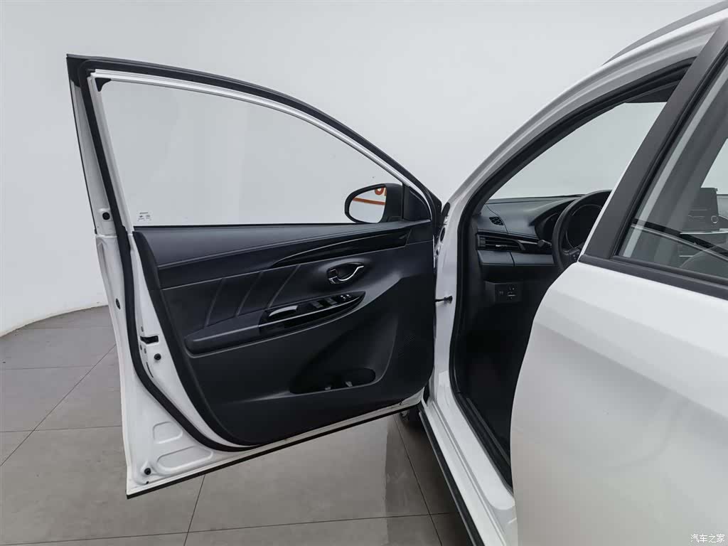 Toyota YARiS L, 2022 8