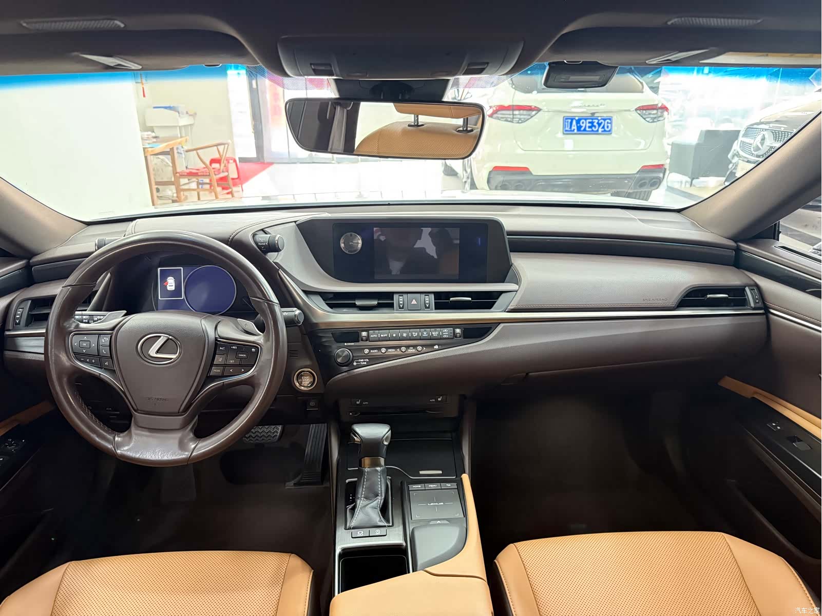 Lexus ES, 2019 9