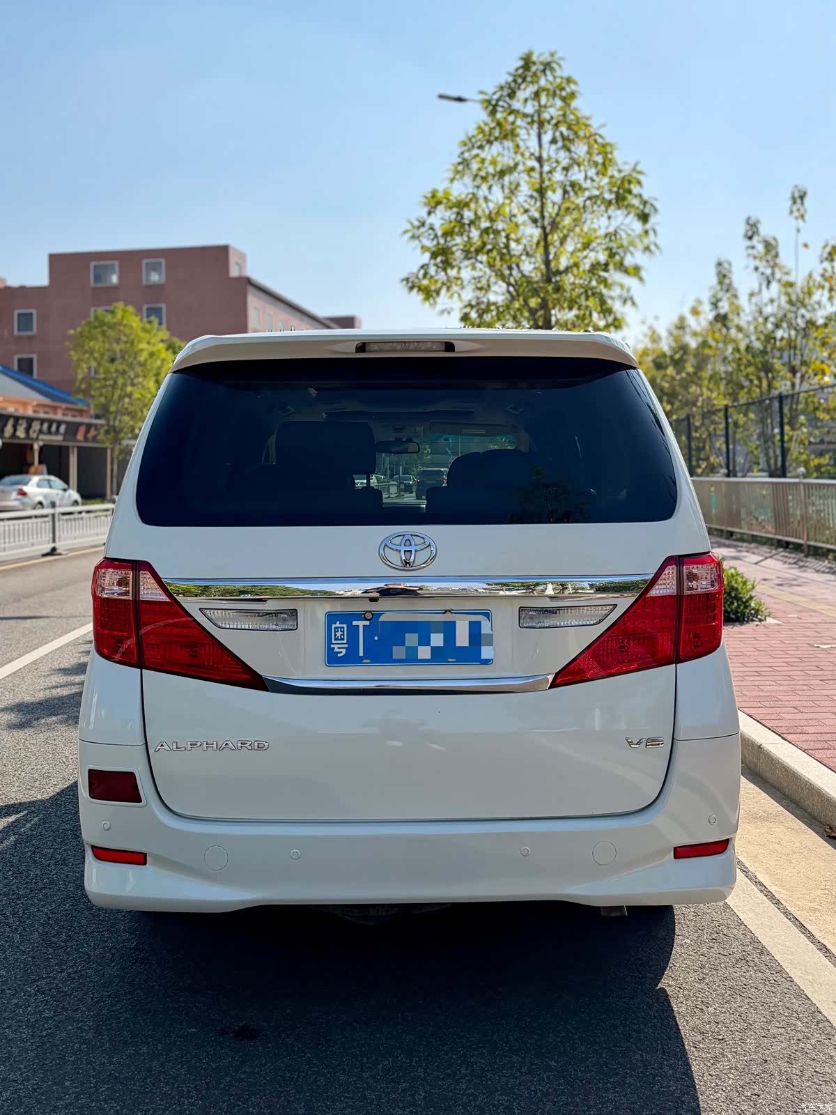 Toyota Alphard, 2012 4