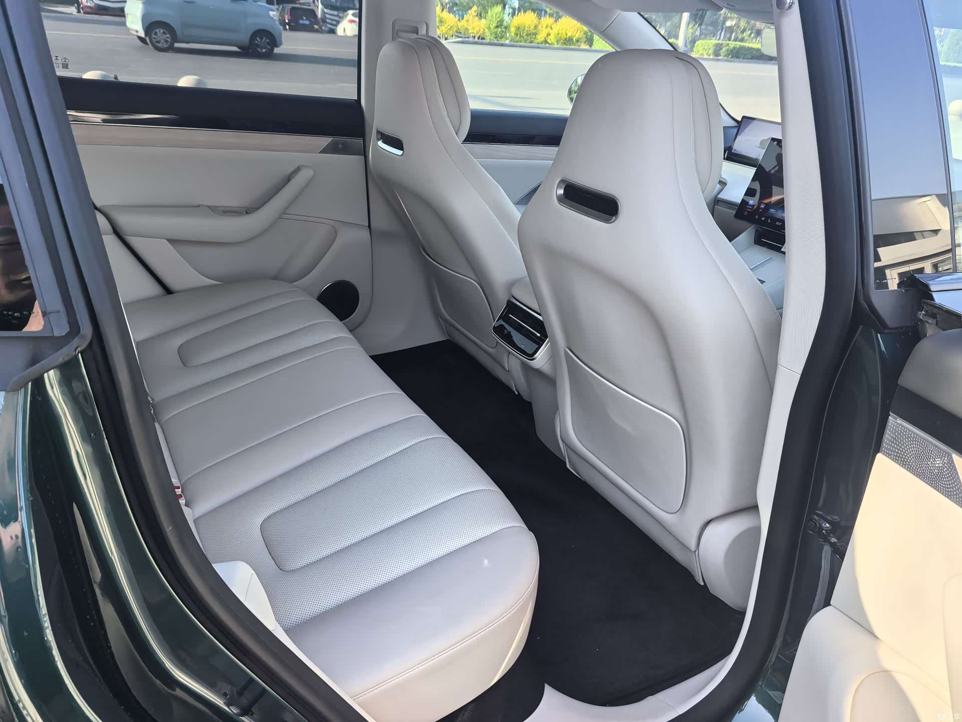 Luxeed R7, 2026 8