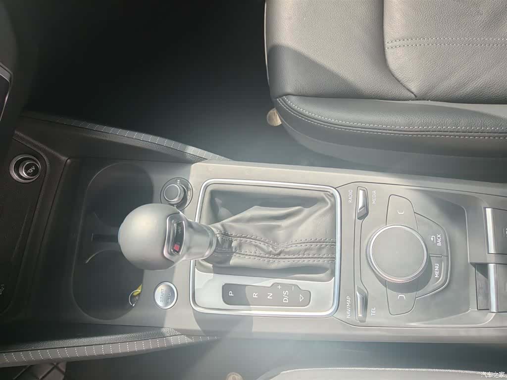 Audi Q2L, 2024 8