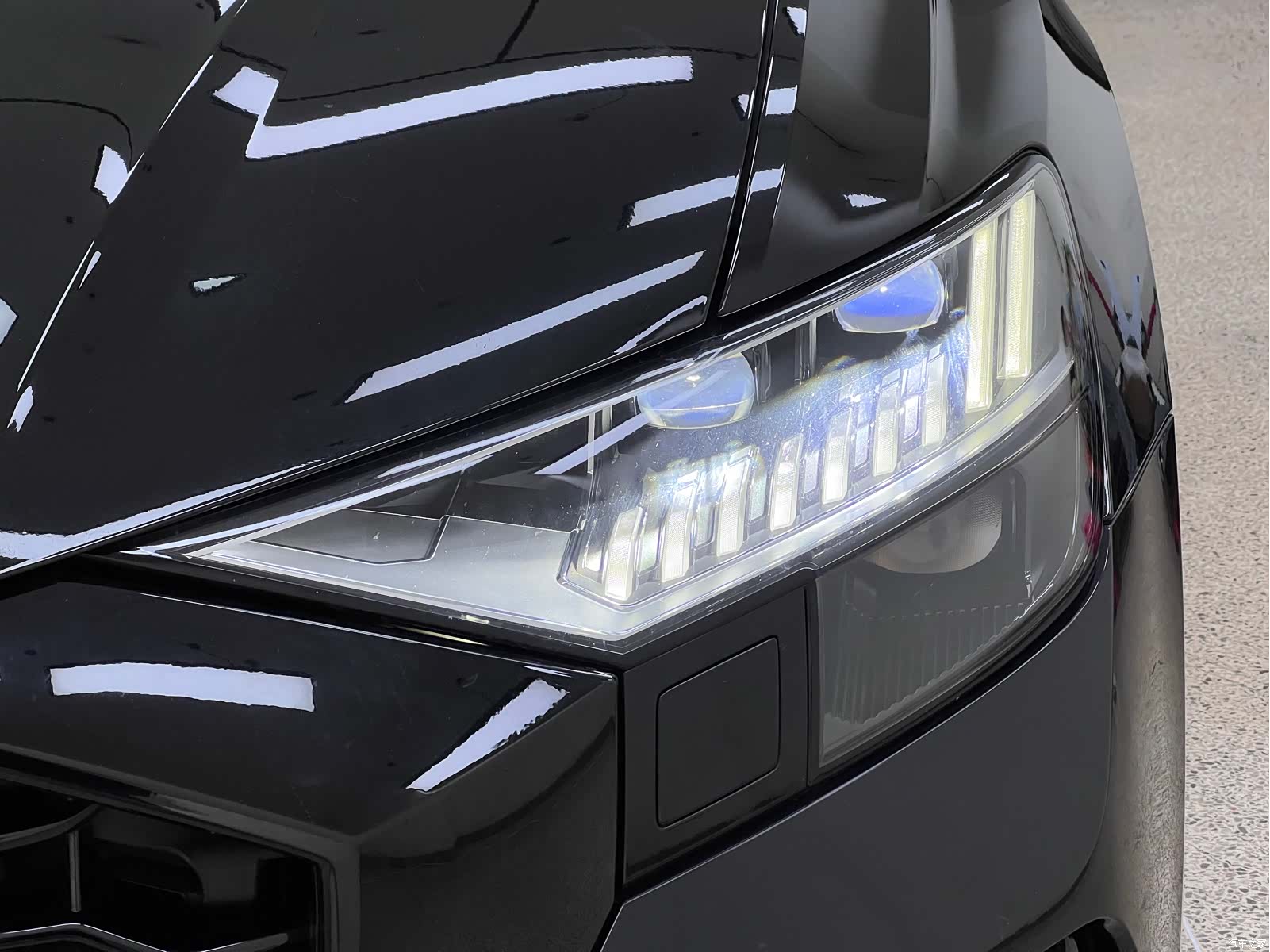 Audi Q8, 2022 9