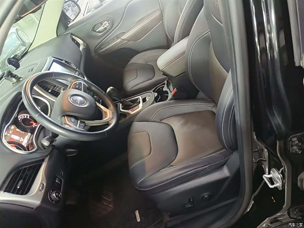 Jeep Cherokee, 2021 15
