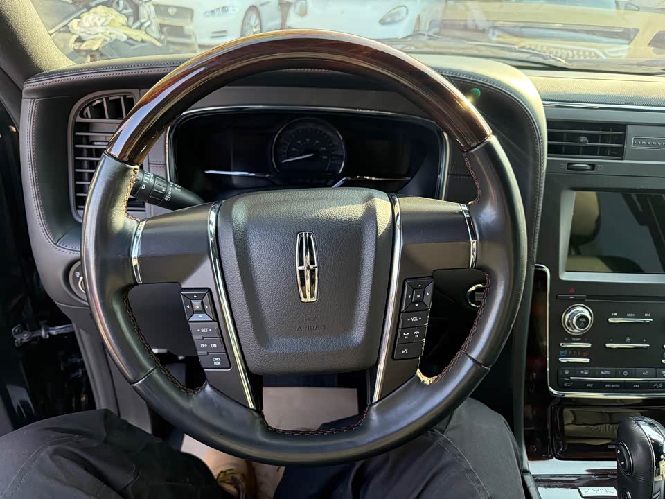 Lincoln Navigator