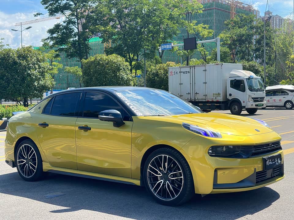 Lynk & Co 03