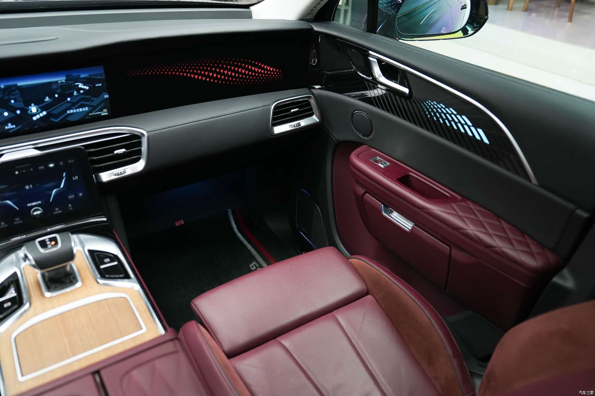 Hongqi E-HS9, 2022 25