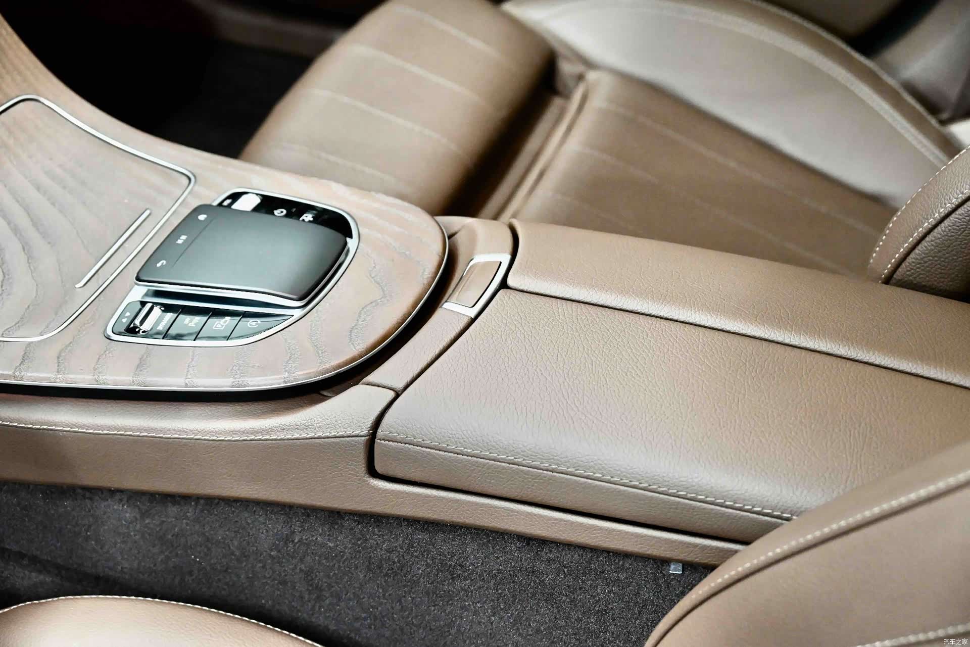 Mercedes-Benz E-Class, 2022 28