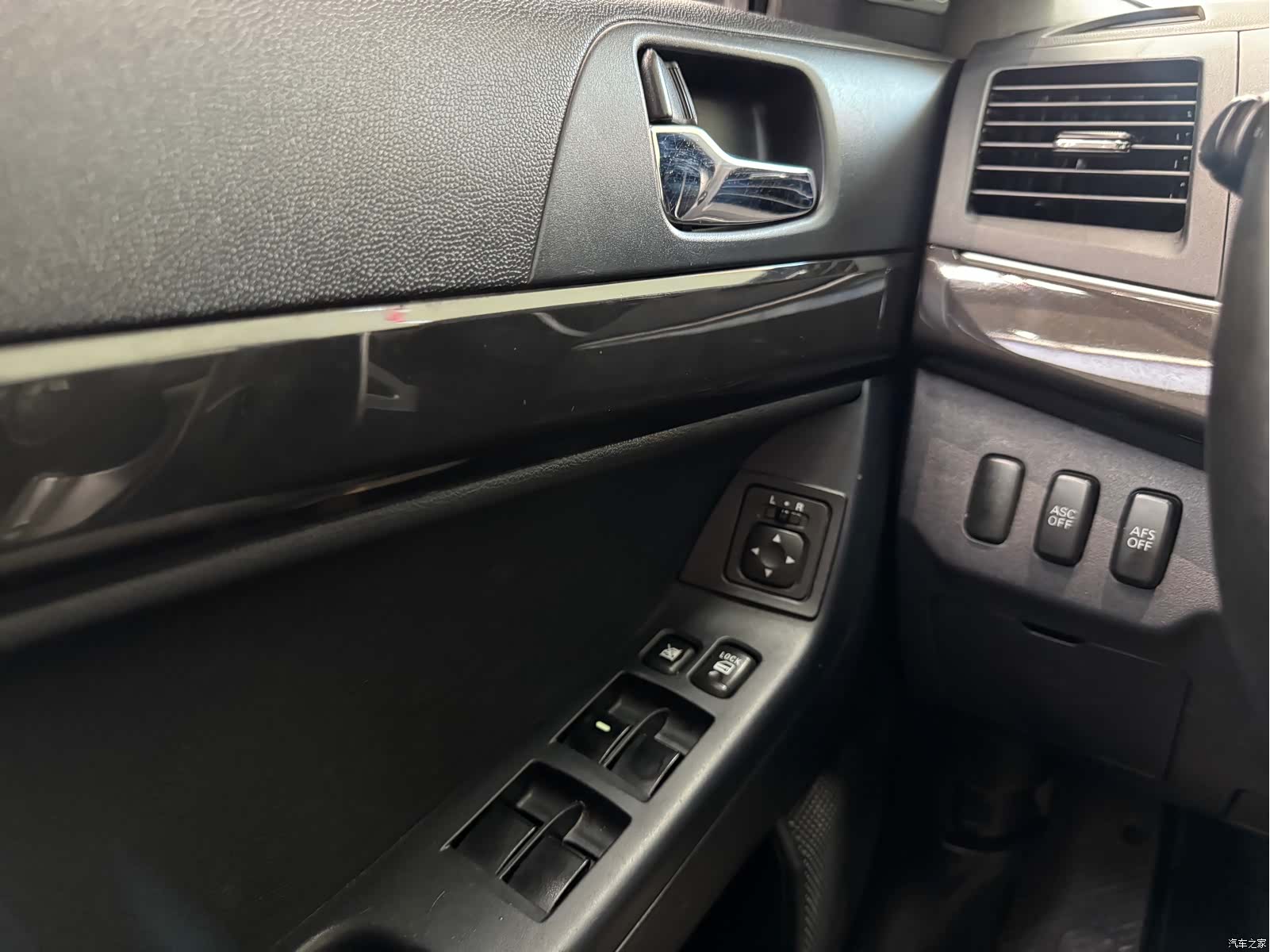 Mitsubishi LANCER, 2009 10