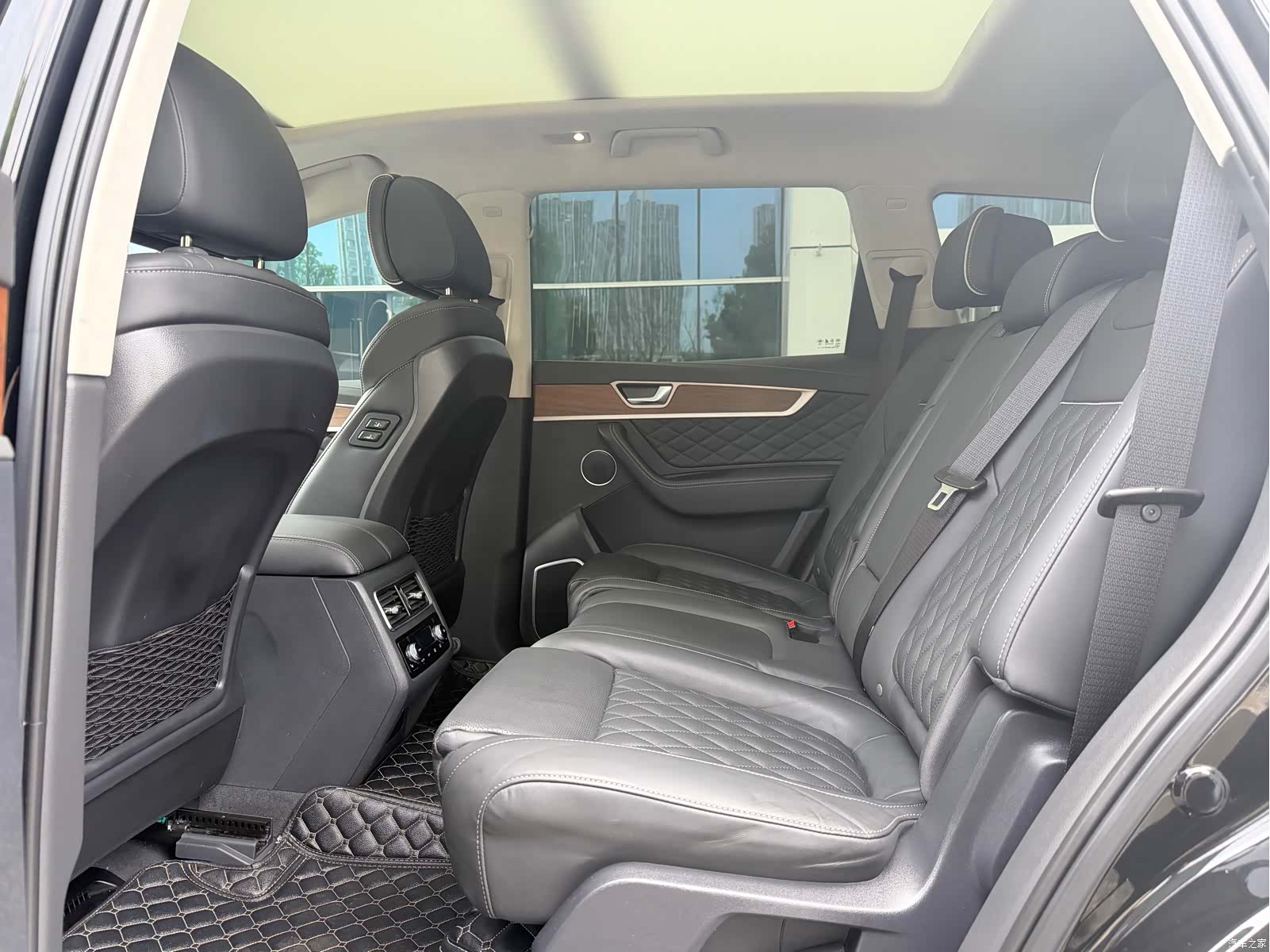 Hongqi HS7, 2021 9