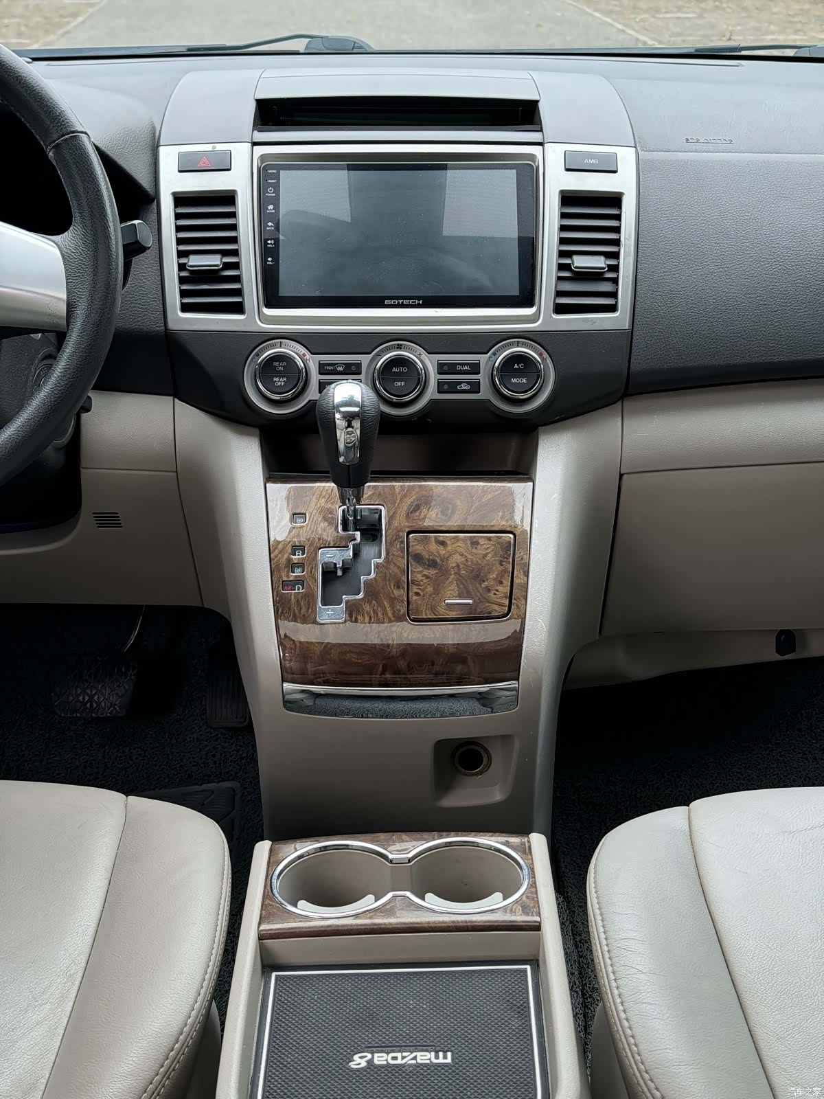 Mazda 8, 2011 13
