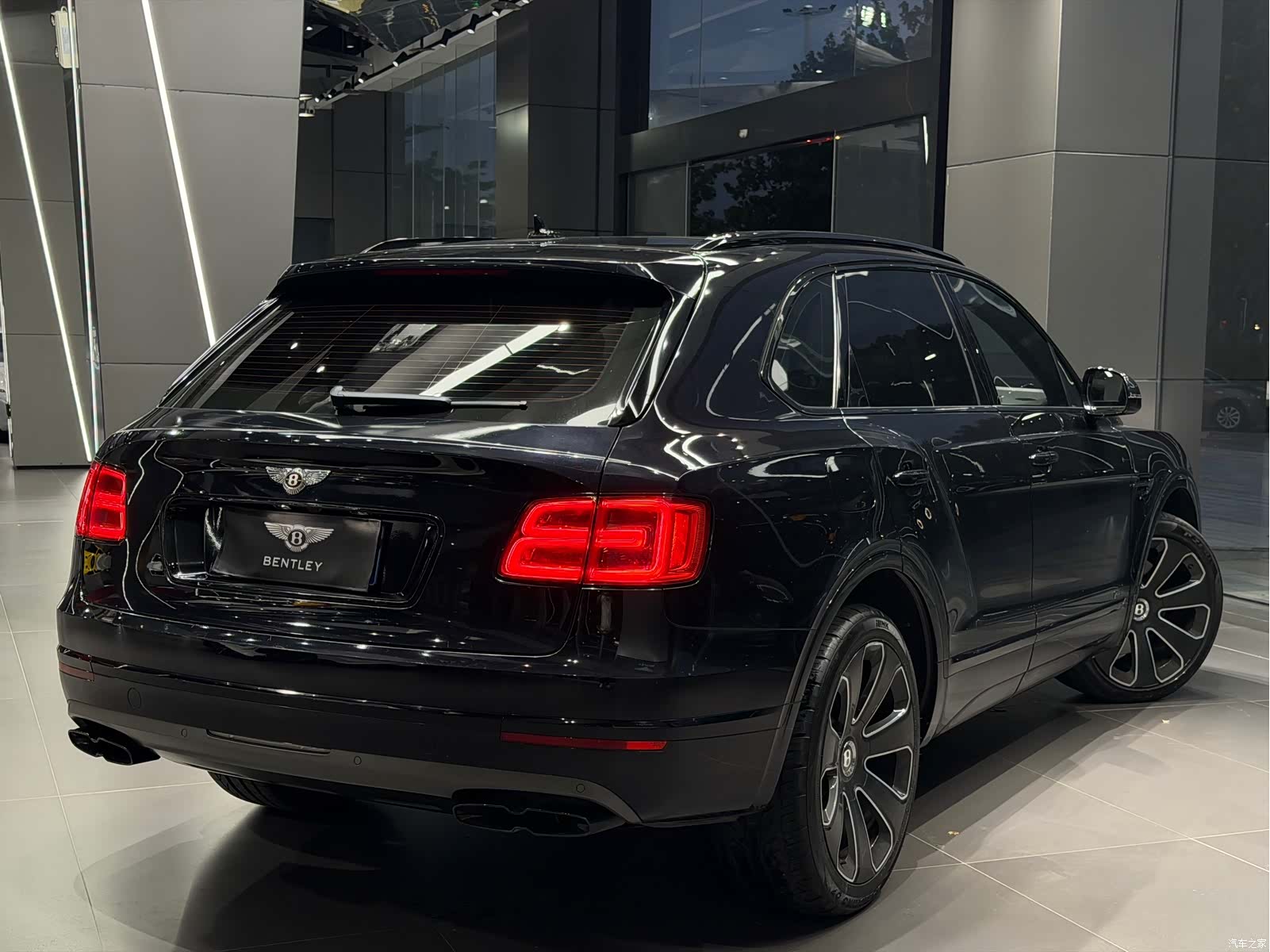 Bentley Bentayga, 2020 3