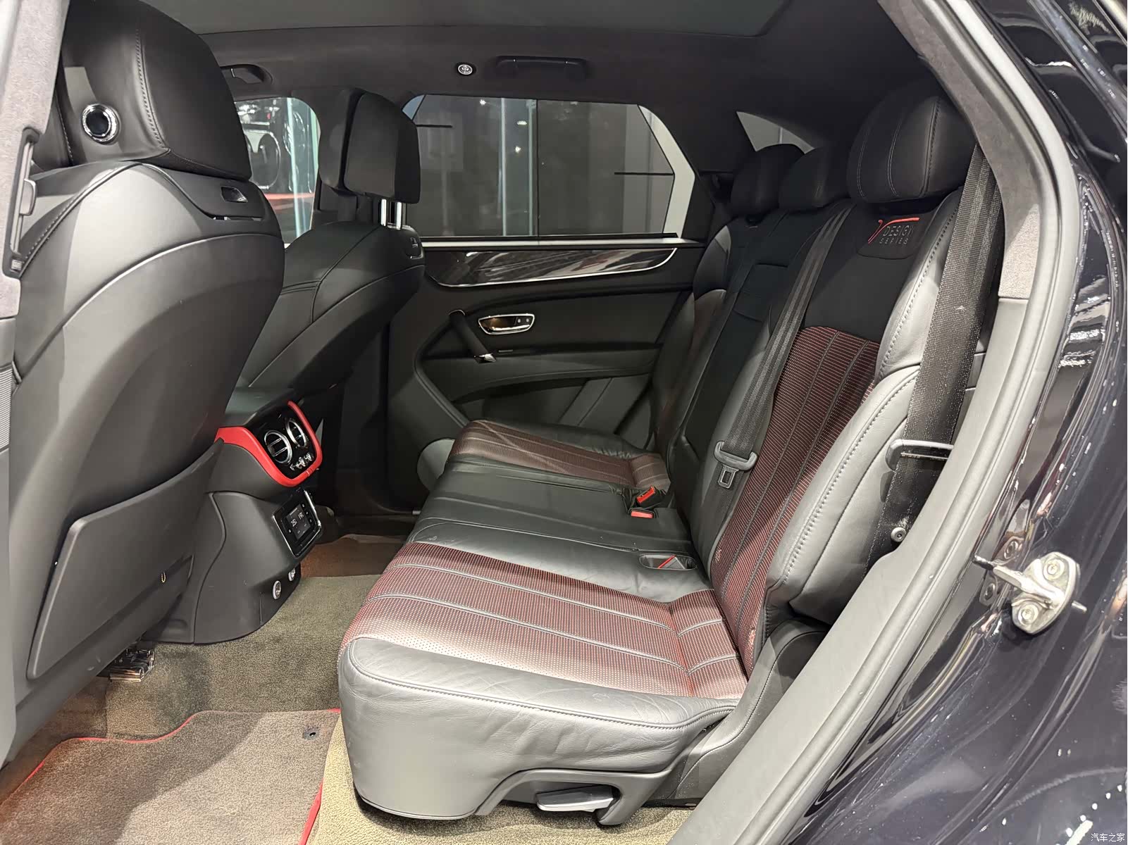 Bentley Bentayga, 2020 12