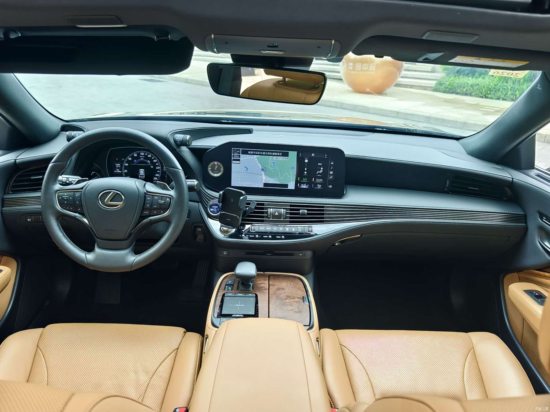 Lexus LS, 2022 2