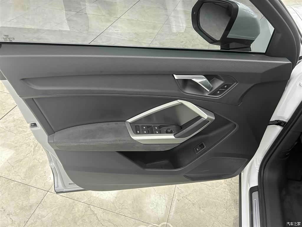 Audi Q3, 2023 10