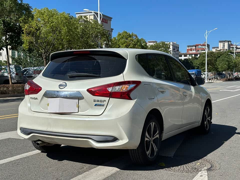 Nissan TIIDA