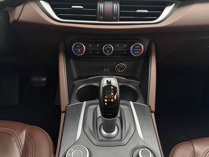 Alfa Romeo Stelvio si tan wei 2017 2.0T 200HP Luxury