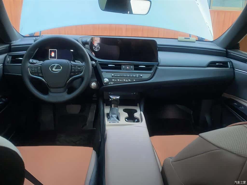 Lexus ES, 2024 10