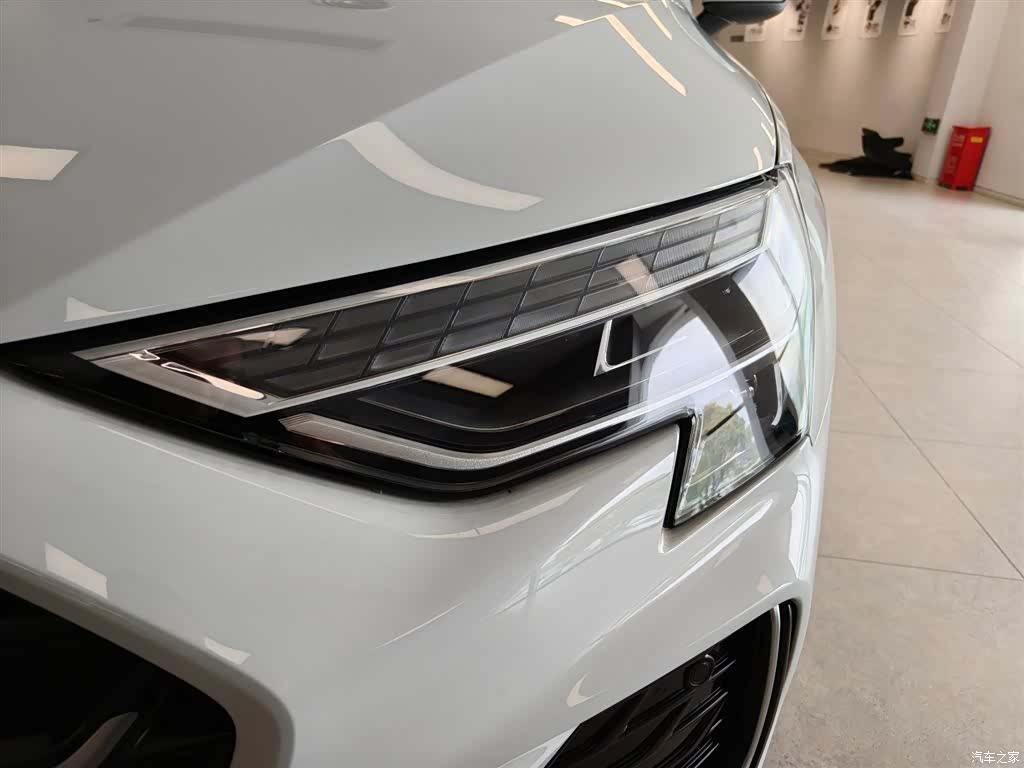 Audi Flying Spur, 2025 17