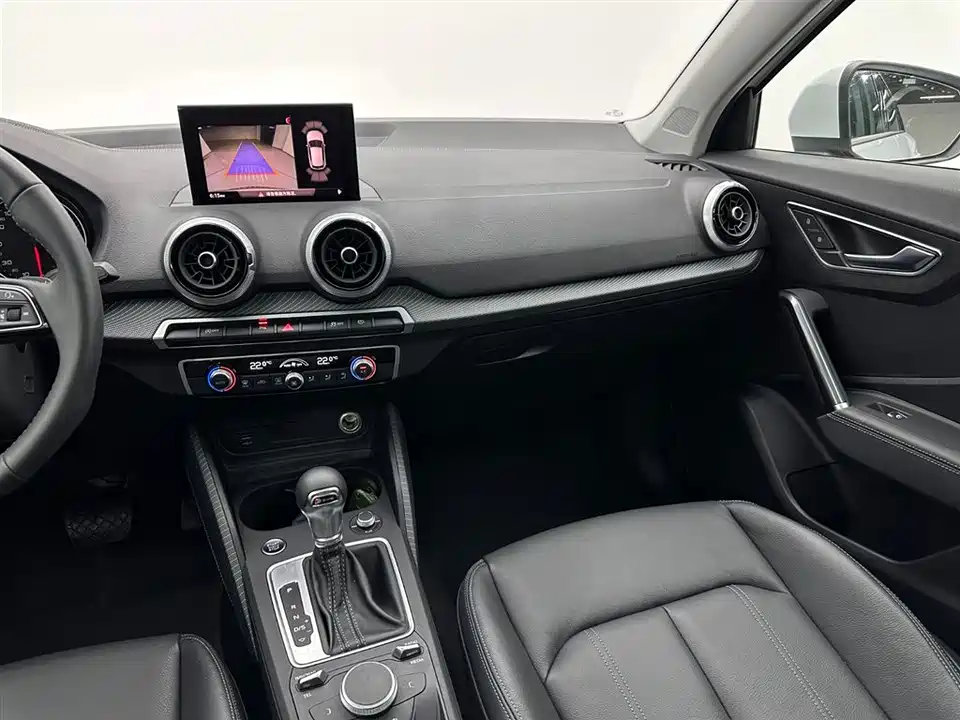 Audi Q2L