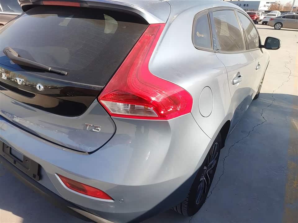 Volvo V40