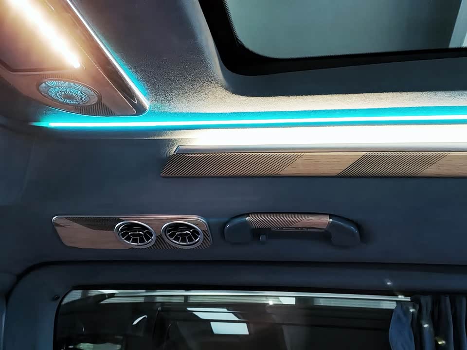 Mercedes-Benz V-class