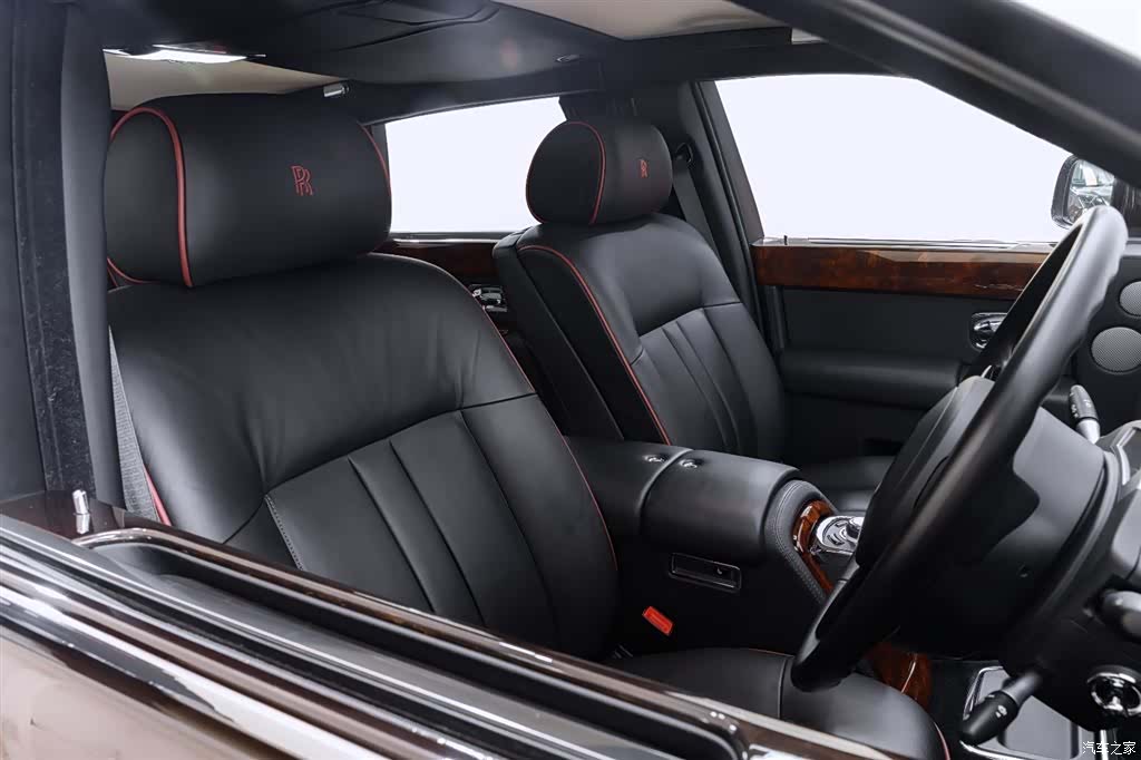 Rolls-Royce Phantom, 2018 11