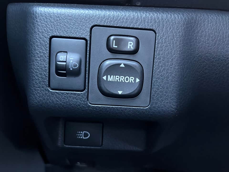 Toyota YARiS L to enjoy