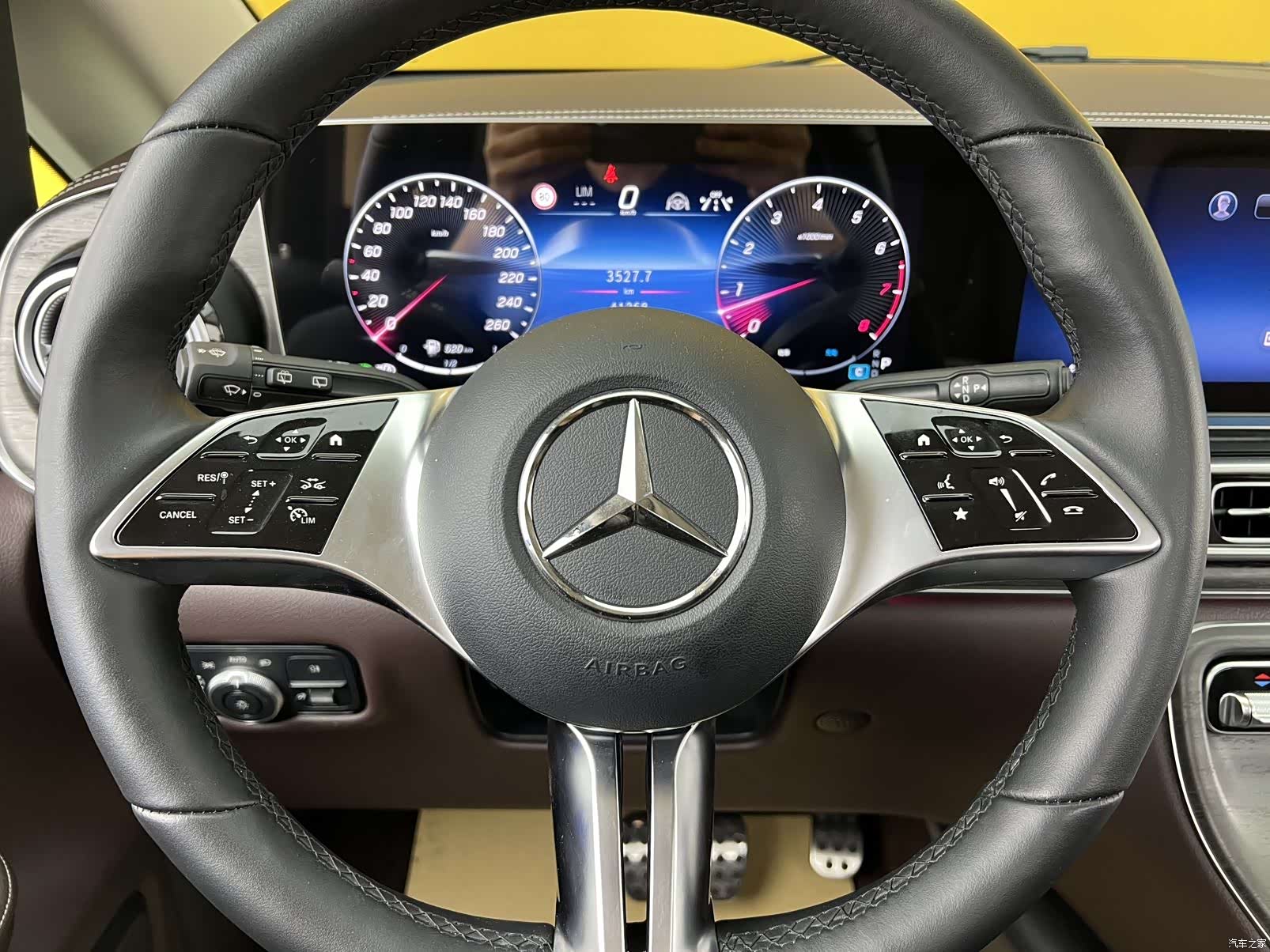 Mercedes-Benz V-Class, 2025 10