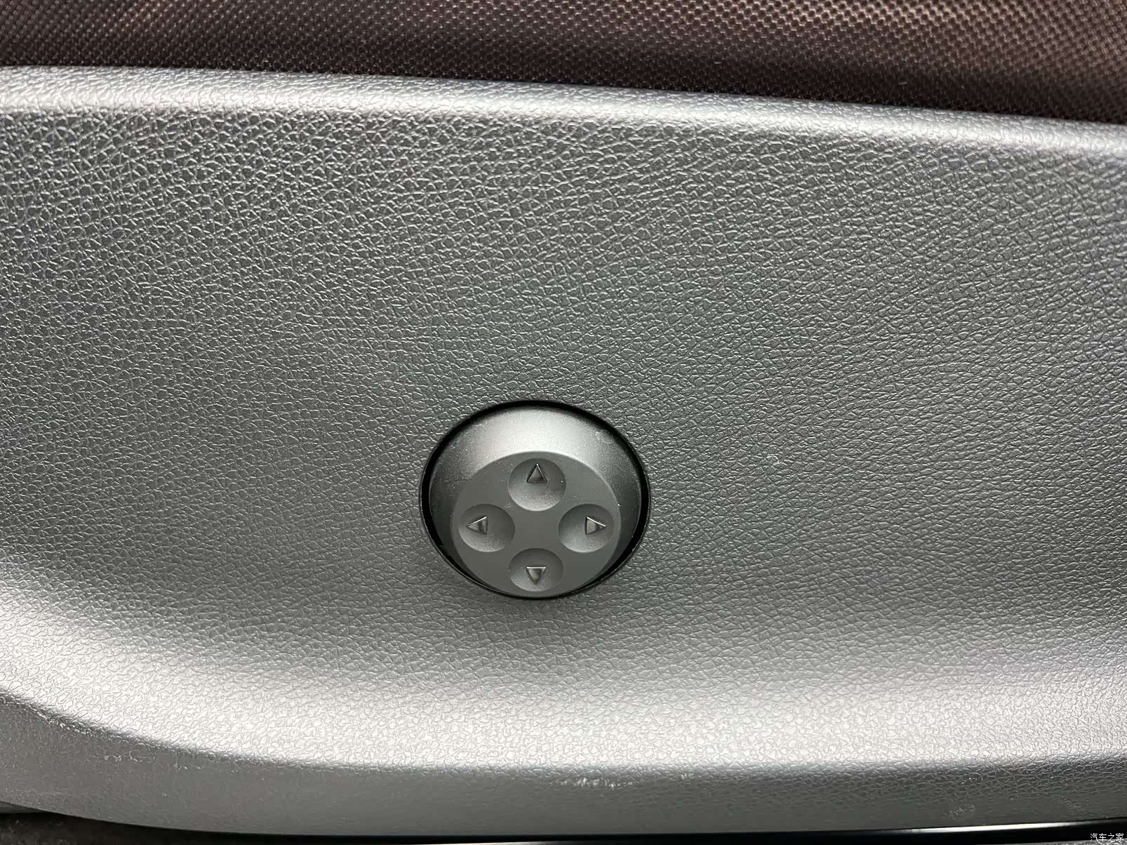 Mercedes-Benz V-Class, 2025 9