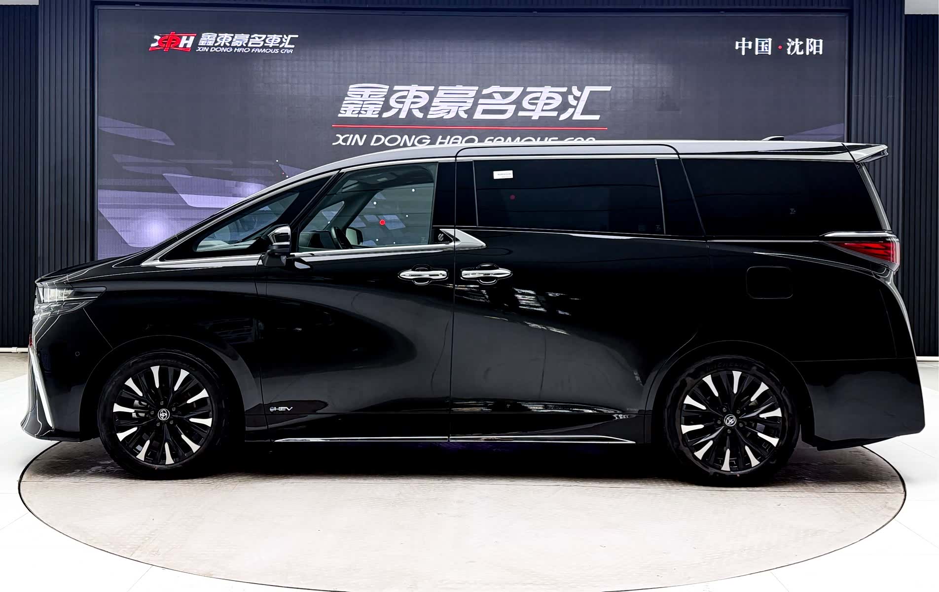 Toyota Alphard, 2024 4
