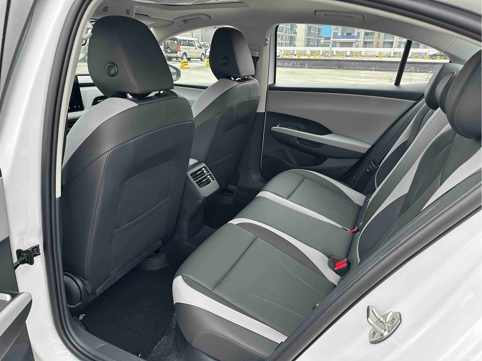 Volkswagen Sagitar, 2026 7
