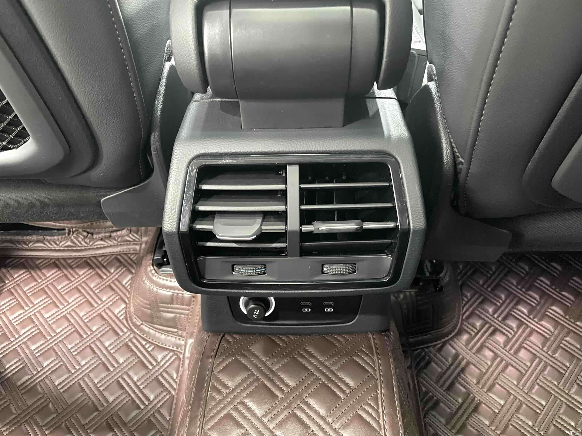 Audi Q3, 2022 11