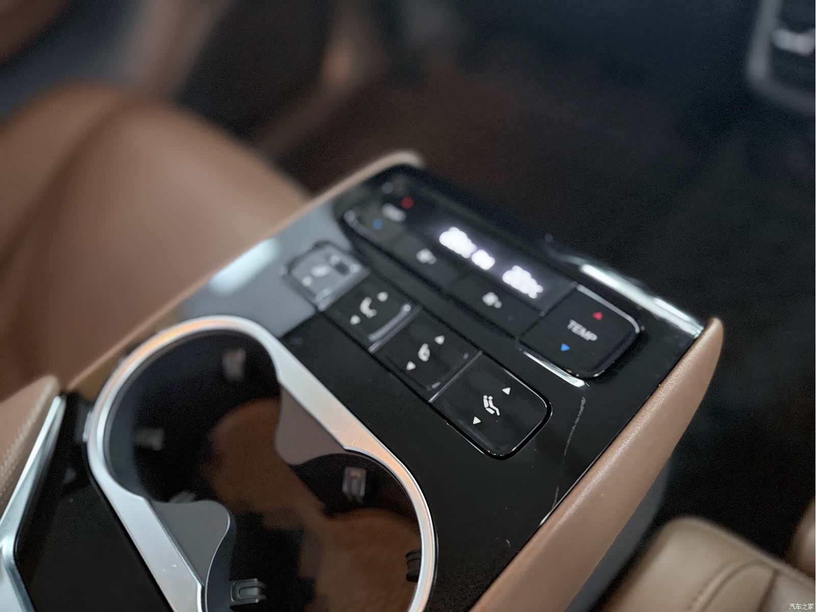 Hongqi QM5, 2022 12