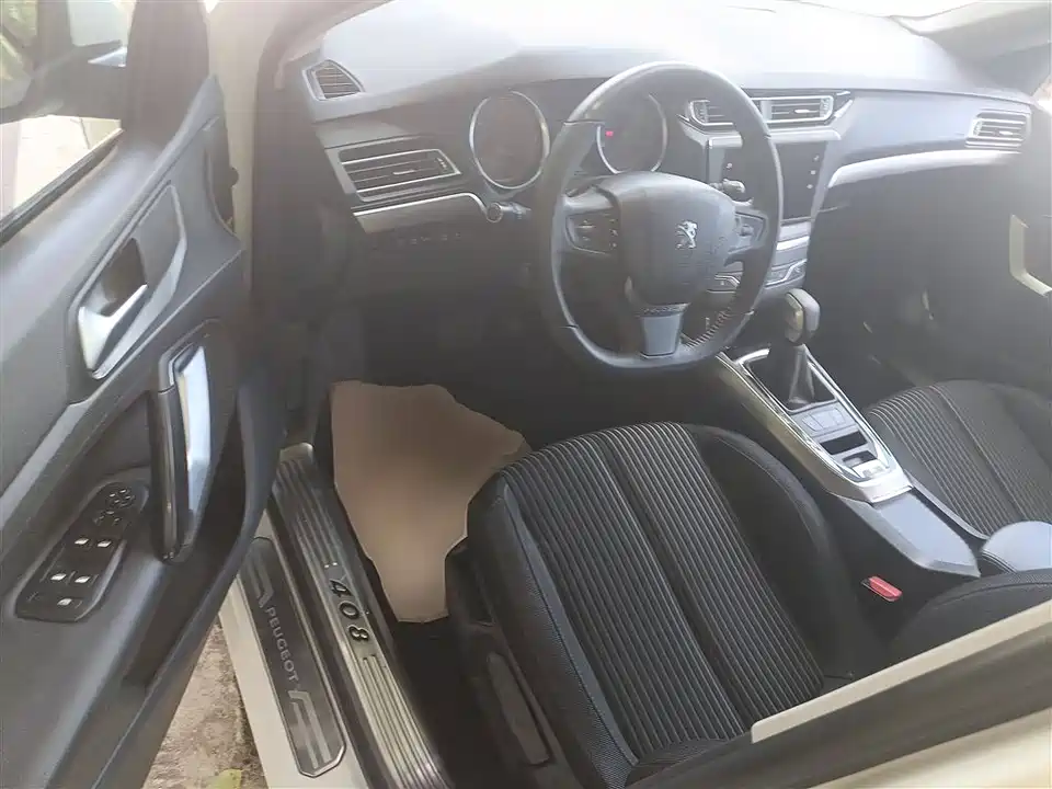 Peugeot 408