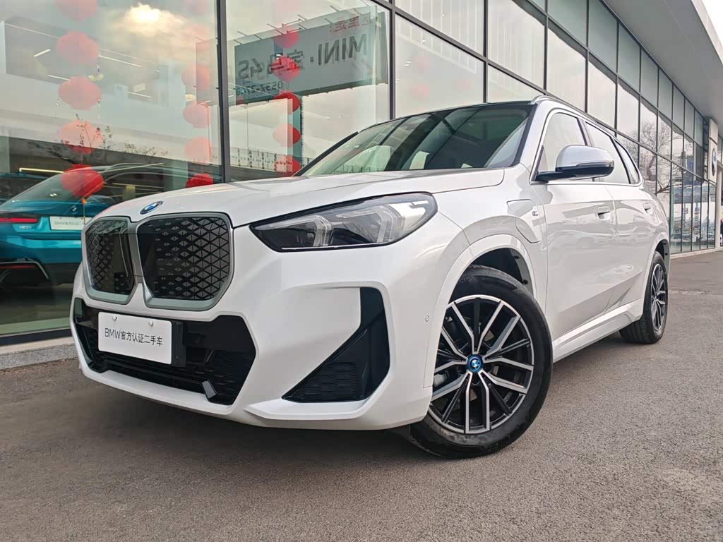 BMW iX1