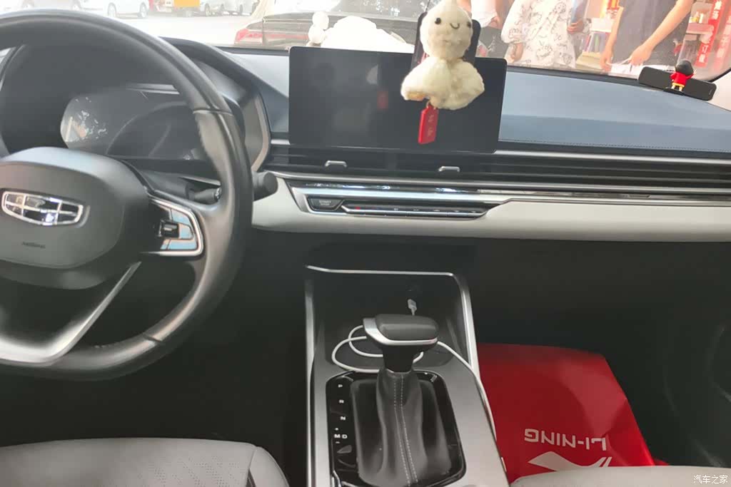 Geely Emgrand, 2023 13